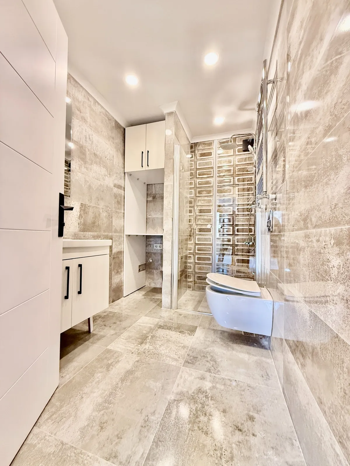 GÖZTEPEDE BAĞDATA YAKIN 3+1 ÇİFT OTOPARKLI LÜKS GENÇ BİNA!!!