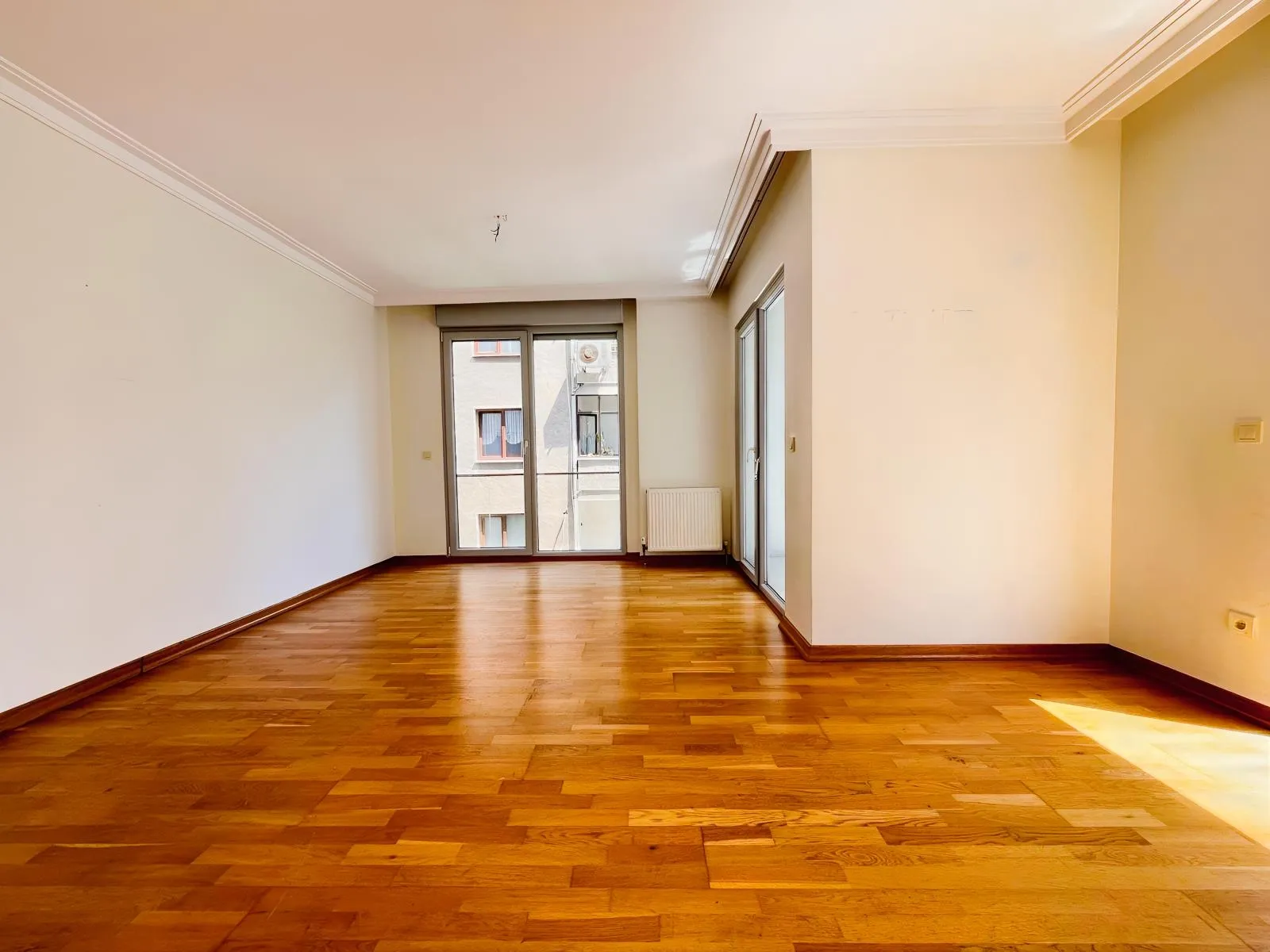 SUADİYE'DE BAĞDAT'A YAKIN SİTE ÖZELLİKLİ GÜVENLİKLİ LÜX DAİRE